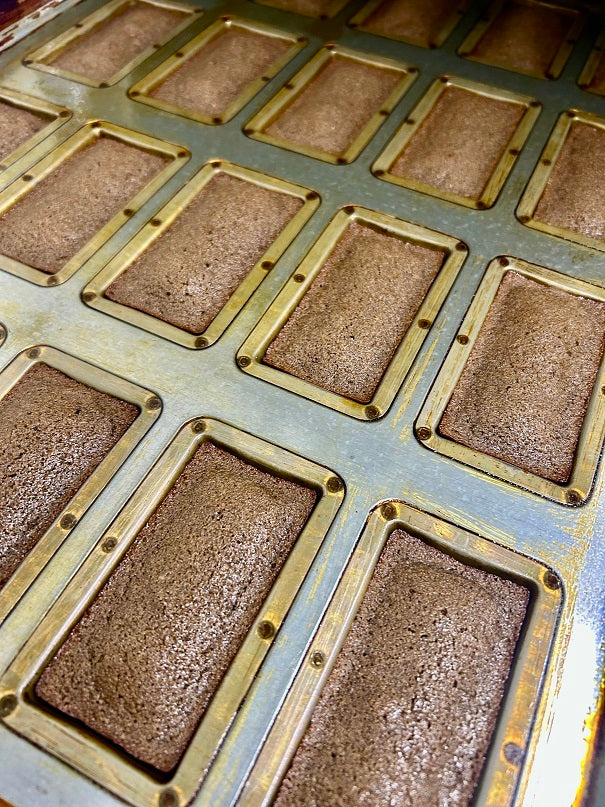 土山焦がしほうじ茶のクリームチーズフィナンシェ8個　ギフトボックス入り