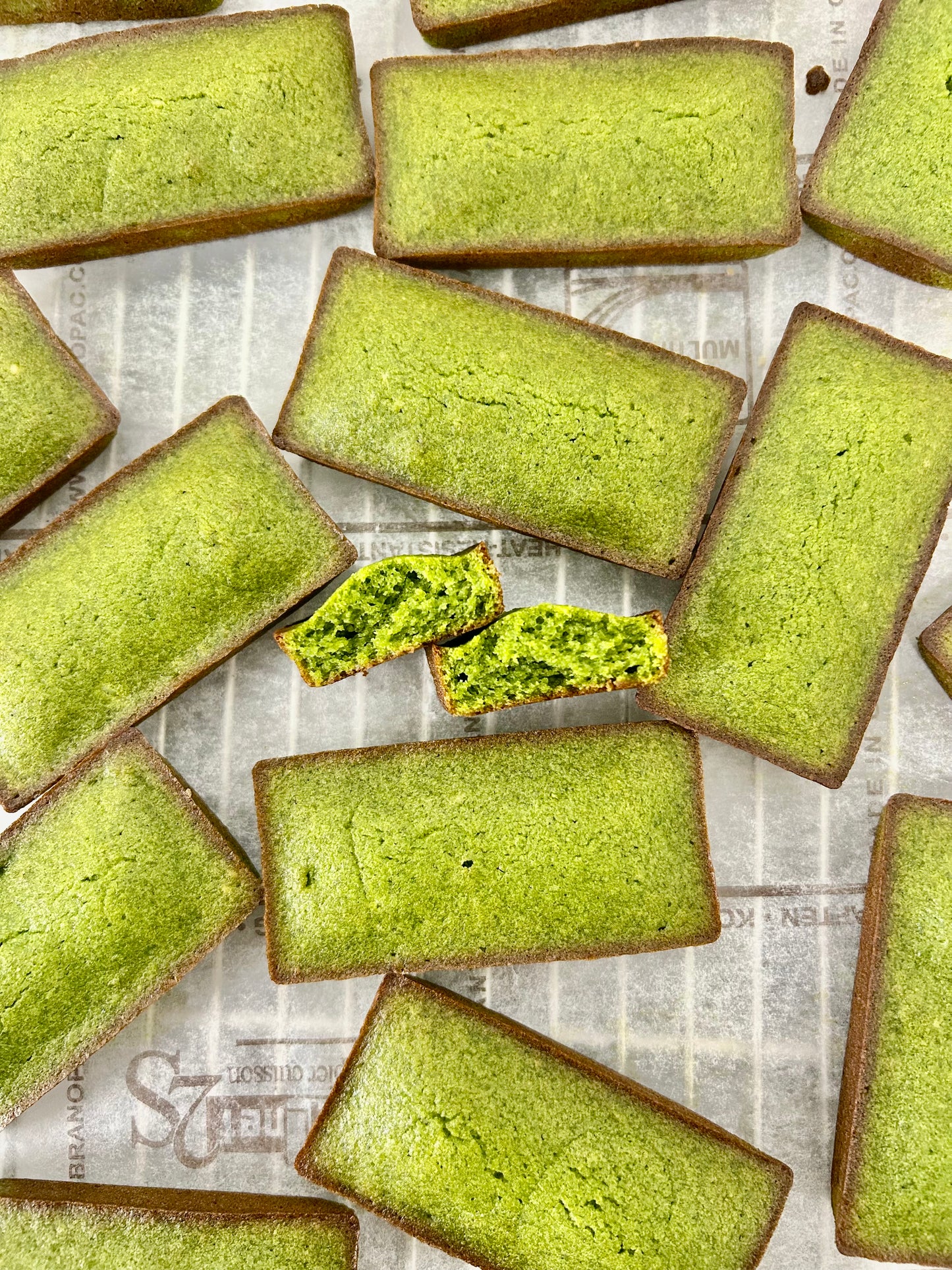 土山お抹茶のクリームチーズフィナンシェ8個　ギフトボックス入り