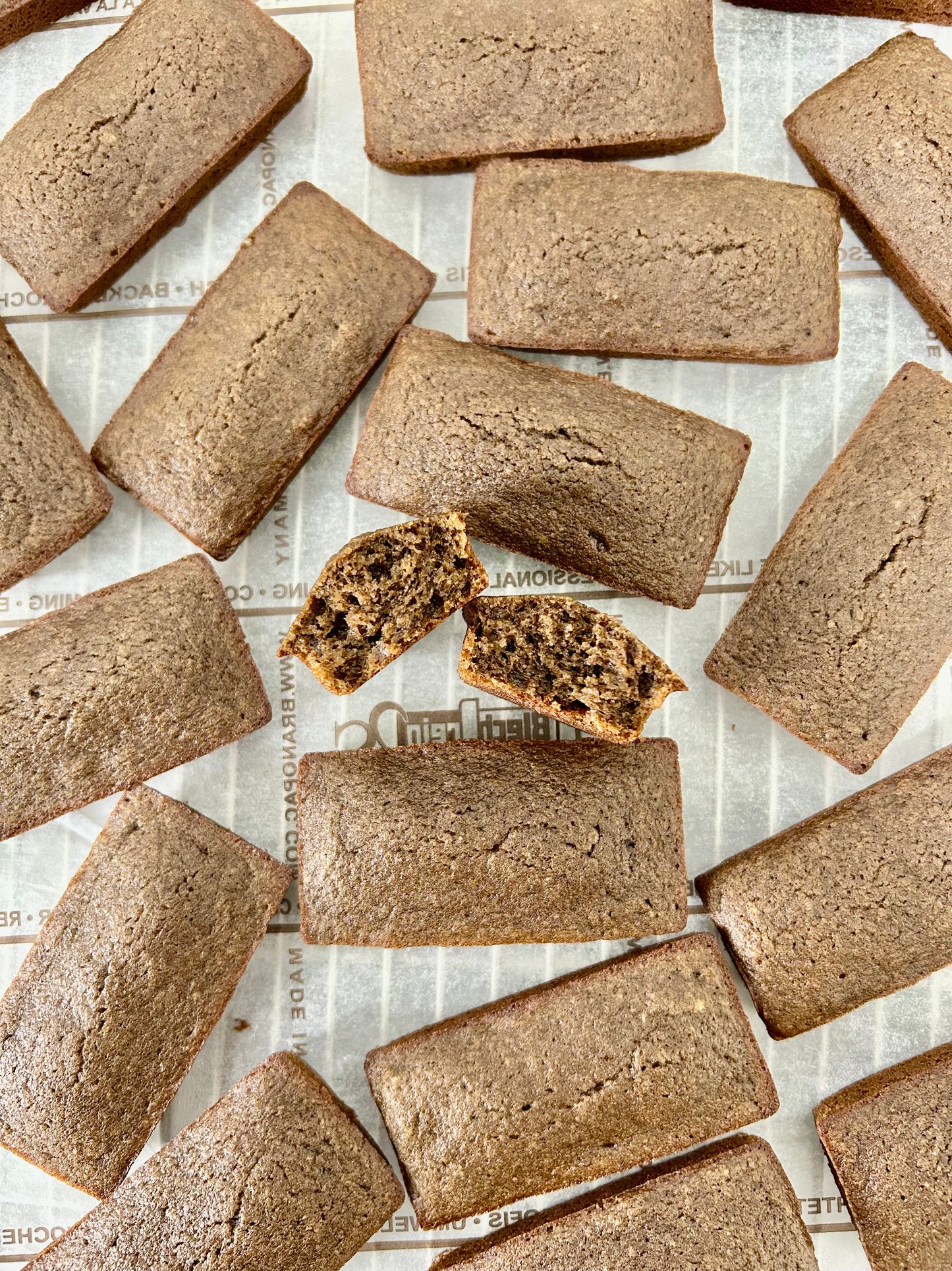 土山焦がしほうじ茶のクリームチーズフィナンシェ8個　ギフトボックス入り